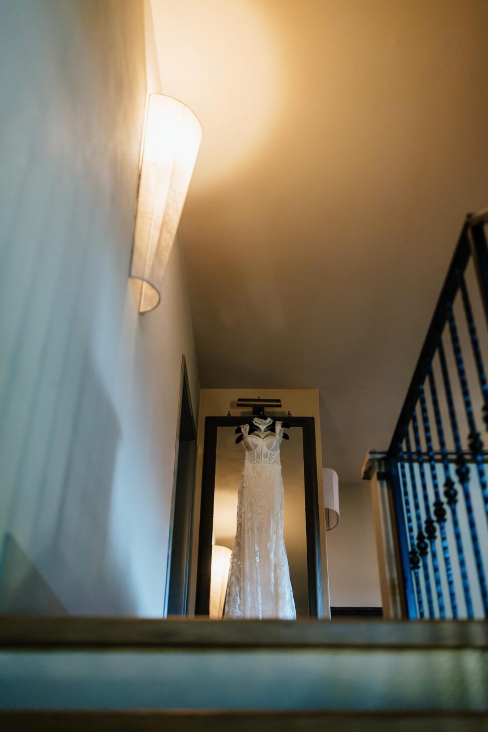 Wedding at Villa Sparina Resort: Italian charm, Gavi vineyards, and impeccable services for Swiss couples dreaming of a refined celebration in Piemonte. Photographer Edoardo Giorio