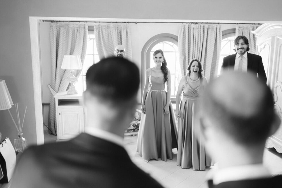 Un matrimonio gay a Borgo Roccanivo, nel cuore del Monferrato: dettagli raffinati, una cantina spettacolare e una festa indimenticabile. Fotografo Edoardo Giorio