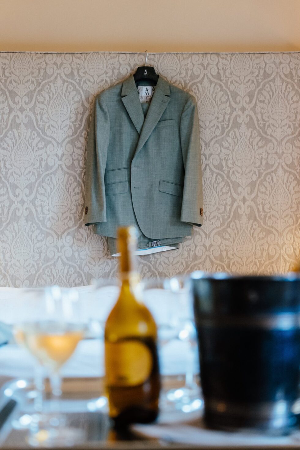 Wedding at Villa Sparina Resort: Italian charm, Gavi vineyards, and impeccable services for Swiss couples dreaming of a refined celebration in Piemonte. Photographer Edoardo Giorio