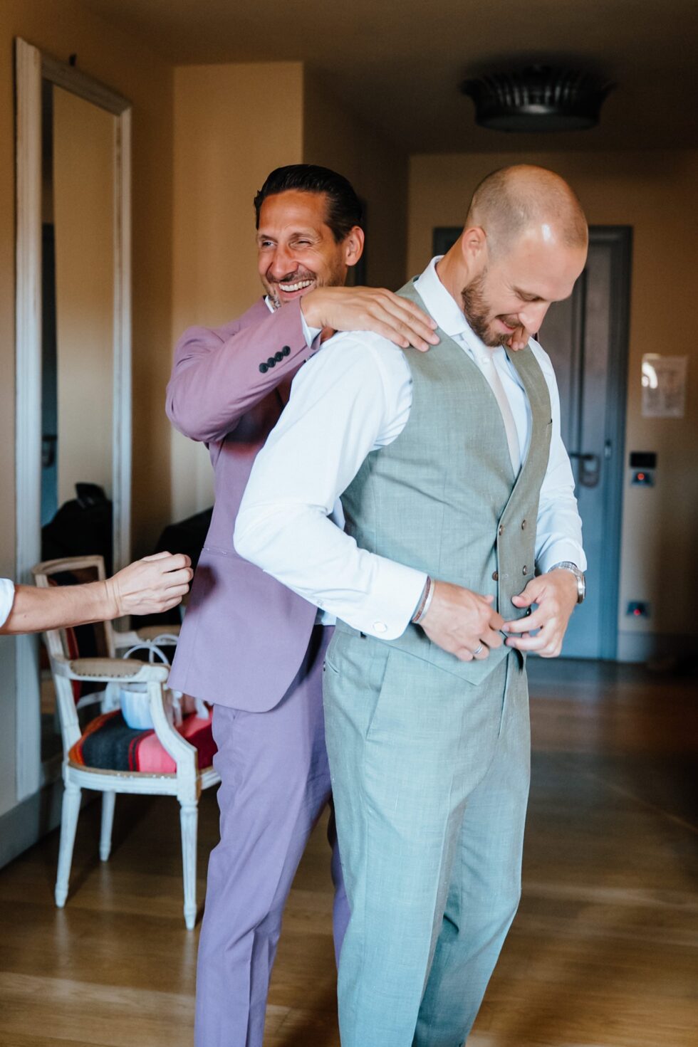 Wedding at Villa Sparina Resort: Italian charm, Gavi vineyards, and impeccable services for Swiss couples dreaming of a refined celebration in Piemonte. Photographer Edoardo Giorio