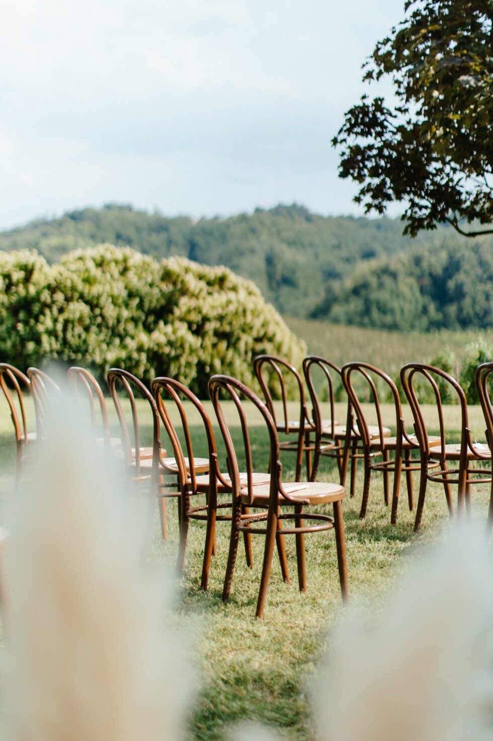 Wedding at Villa Sparina Resort: Italian charm, Gavi vineyards, and impeccable services for Swiss couples dreaming of a refined celebration in Piemonte. Photographer Edoardo Giorio