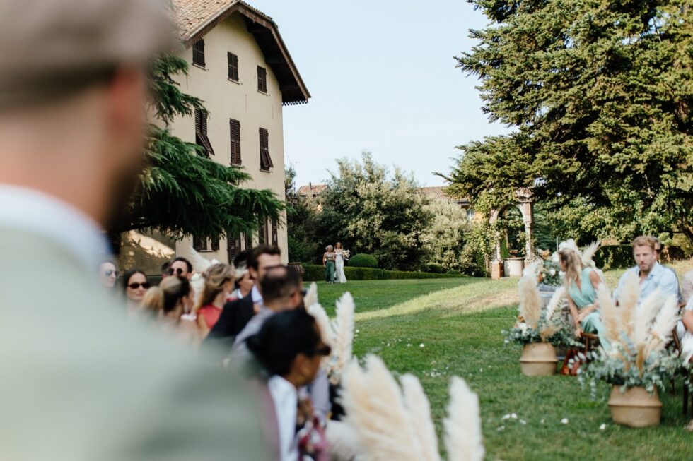 Wedding at Villa Sparina Resort: Italian charm, Gavi vineyards, and impeccable services for Swiss couples dreaming of a refined celebration in Piemonte. Photographer Edoardo Giorio
