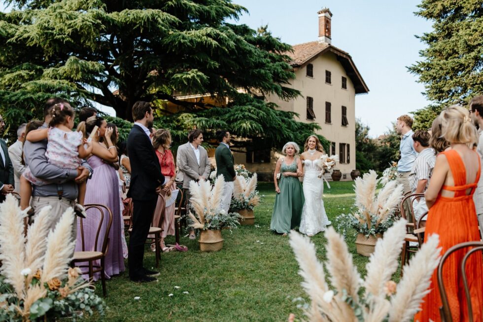 Wedding at Villa Sparina Resort: Italian charm, Gavi vineyards, and impeccable services for Swiss couples dreaming of a refined celebration in Piemonte. Photographer Edoardo Giorio