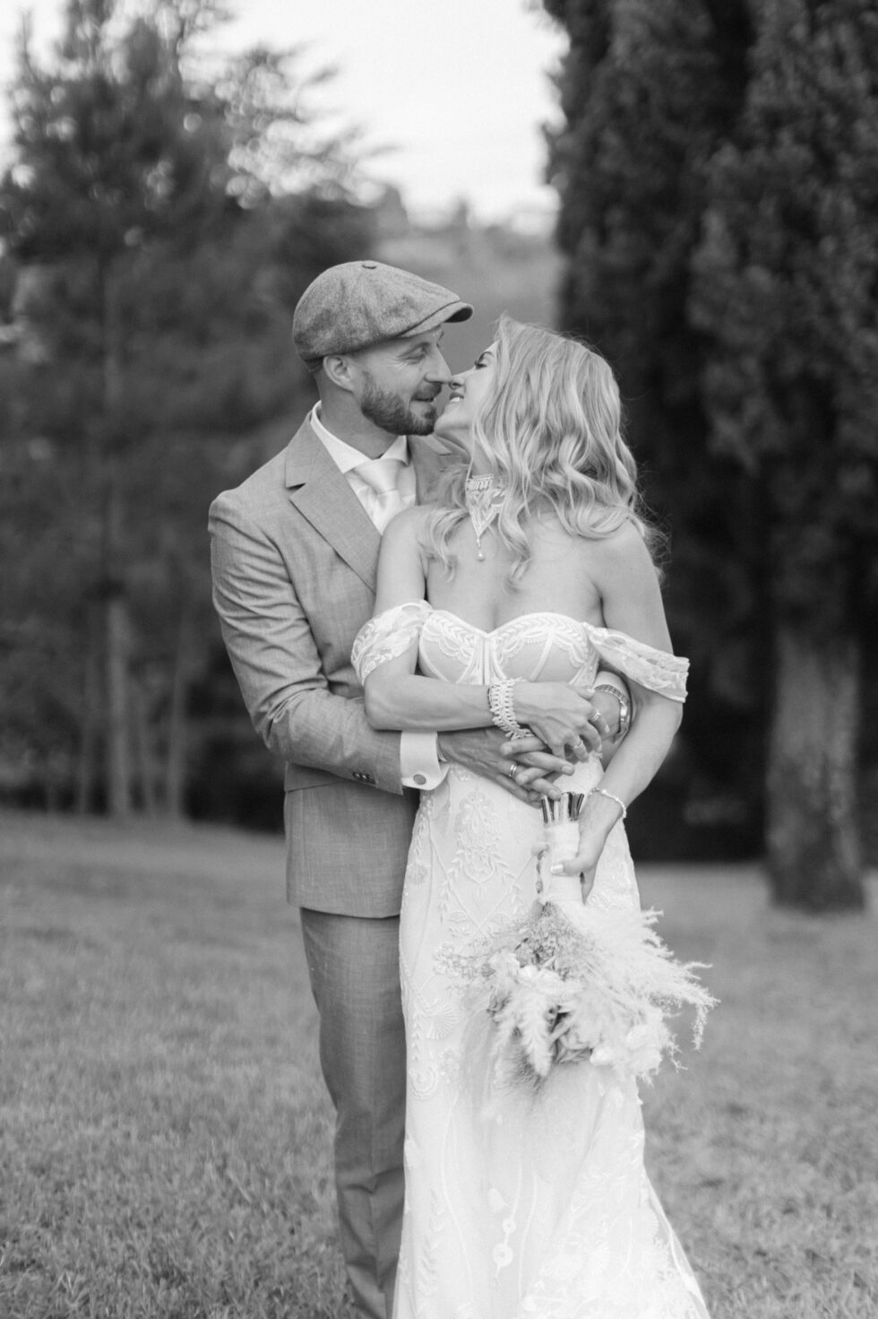 Wedding at Villa Sparina Resort: Italian charm, Gavi vineyards, and impeccable services for Swiss couples dreaming of a refined celebration in Piemonte. Photographer Edoardo Giorio