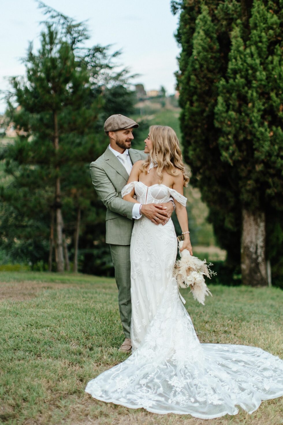 Wedding at Villa Sparina Resort: Italian charm, Gavi vineyards, and impeccable services for Swiss couples dreaming of a refined celebration in Piemonte. Photographer Edoardo Giorio