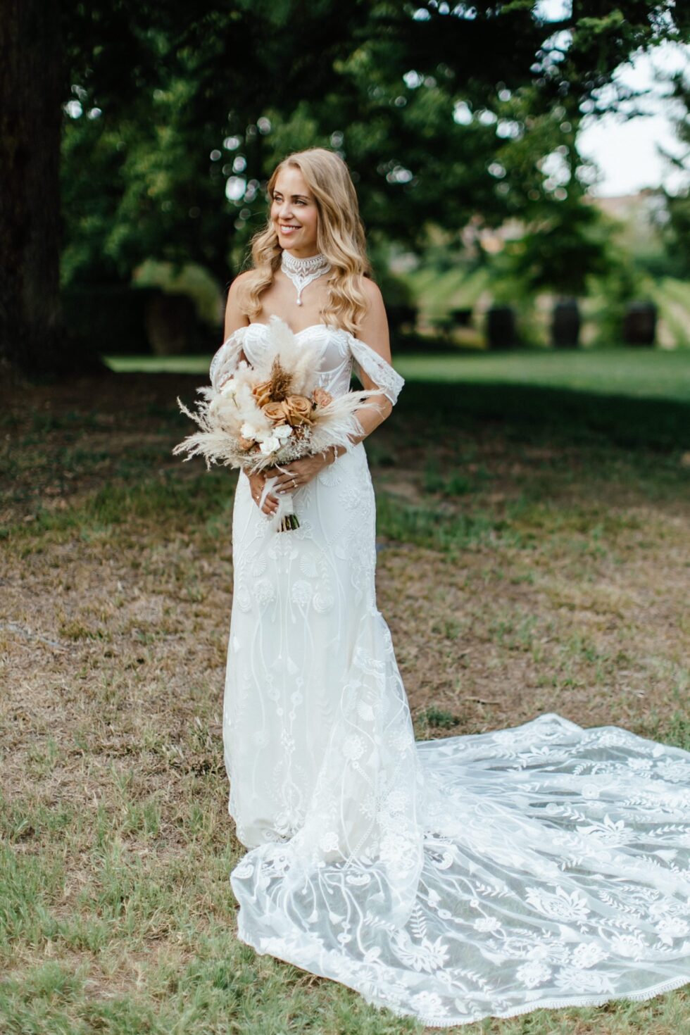 Wedding at Villa Sparina Resort: Italian charm, Gavi vineyards, and impeccable services for Swiss couples dreaming of a refined celebration in Piemonte. Photographer Edoardo Giorio