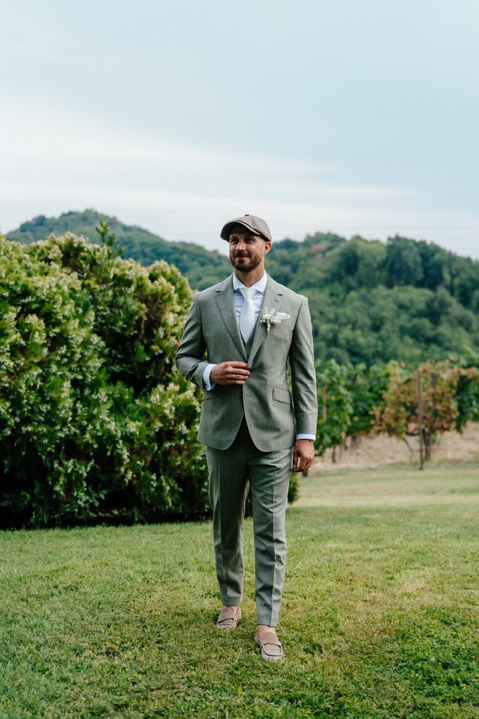 Wedding at Villa Sparina Resort: Italian charm, Gavi vineyards, and impeccable services for Swiss couples dreaming of a refined celebration in Piemonte. Photographer Edoardo Giorio