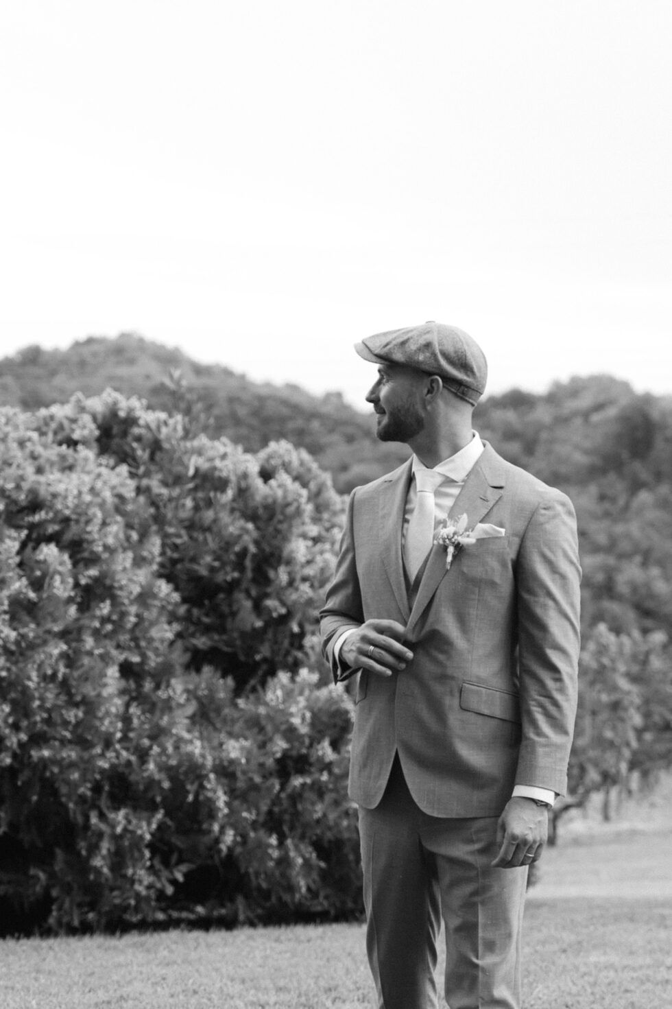 Wedding at Villa Sparina Resort: Italian charm, Gavi vineyards, and impeccable services for Swiss couples dreaming of a refined celebration in Piemonte. Photographer Edoardo Giorio