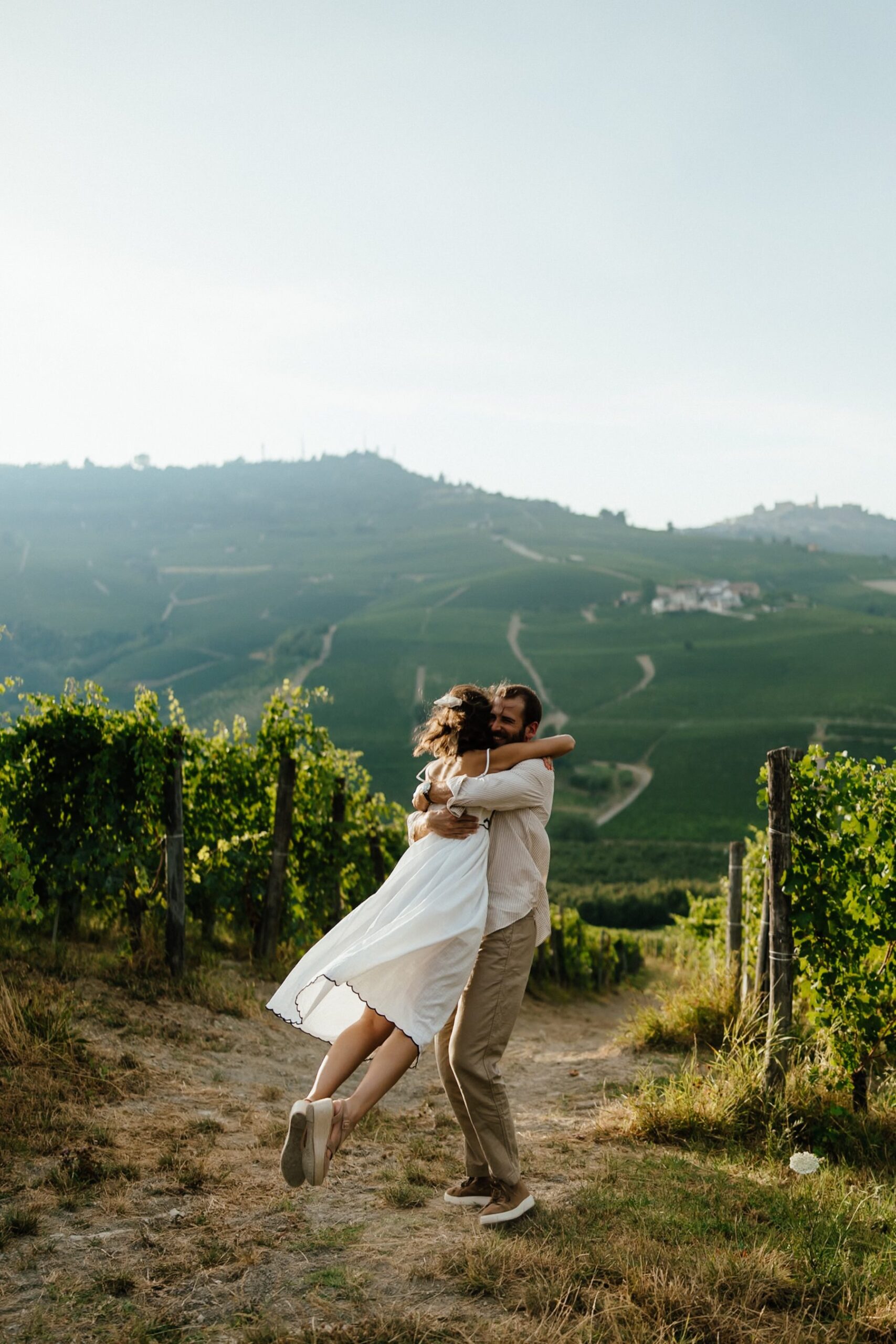 Proposta di matrimonio tra i vigneti in Piemonte: il modo più romantico per fidanzarsi in Italia